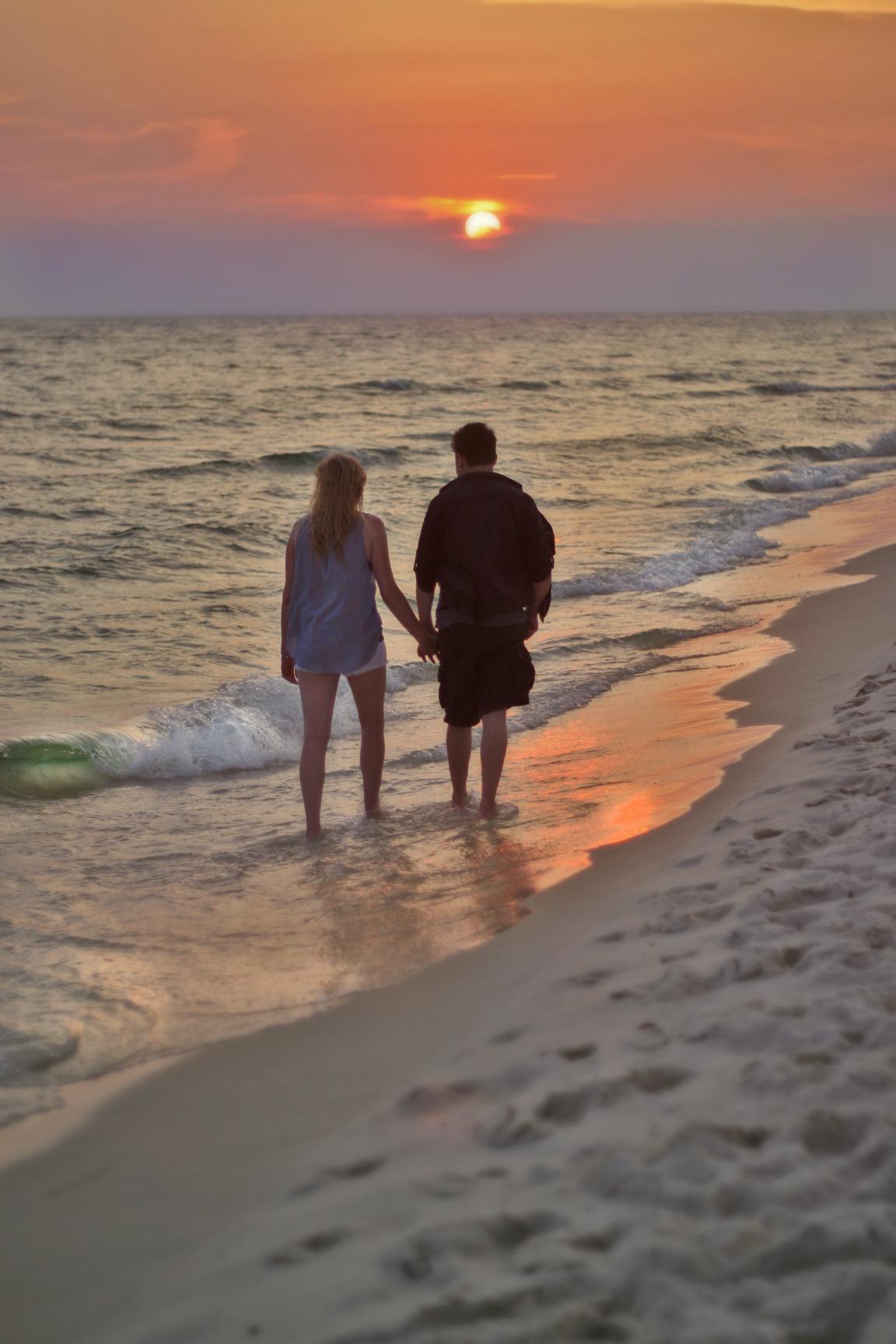 couple-on-the-beach